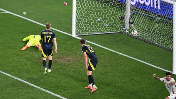 Hungary vượt qua Scotland sau bàn thắng ở phút thứ 100. (Ảnh: Reuters)