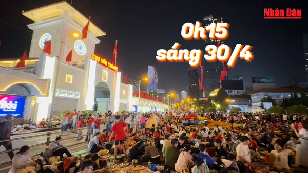 [Video] Ngủ tại chỗ, ăn khẩn trương, đứng cạnh đường, đón đại lễ