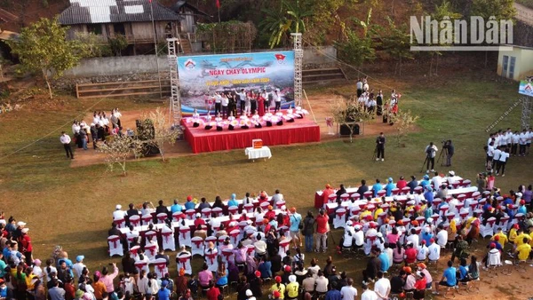 Lễ khai mạc Ngày chạy Olympic vì sức khỏe toàn dân tại xã Chiềng Đen, thành phố Sơn La.