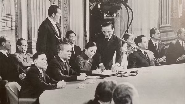 Đảng lãnh đạo đấu tranh tại Hội nghị Paris