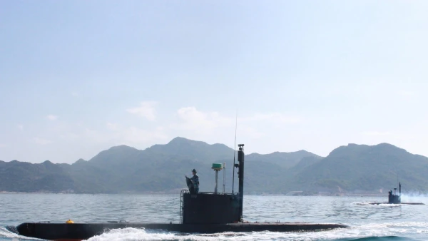 Tàu ngầm của Trung đoàn 196 ra khơi thực hiện nhiệm vụ