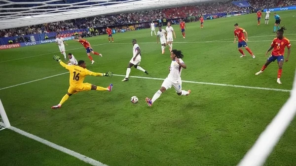 Bàn thắng thứ 2 vào lưới đội tuyển Pháp trong trận Pháp-Tây Ban Nha tại Euro 2024. (Ảnh: Reuters)