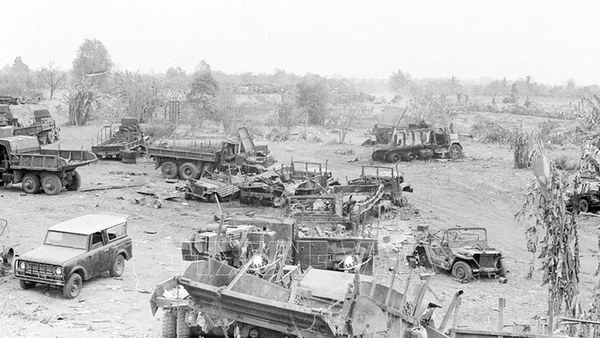 Tổ chức đánh địch rút chạy trên đường số 7