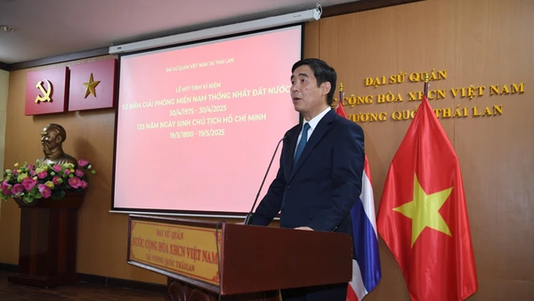 Đại sứ Phạm Việt Hùng ôn lại chặng đường đấu tranh anh dũng của dân tộc Việt Nam vì độc lập, tự do, thống nhất.