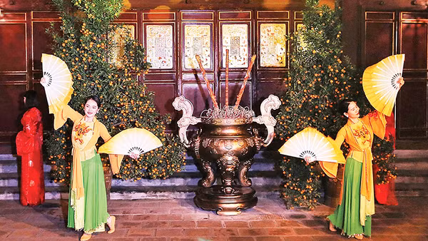 Tour đêm Đền Ngọc Sơn mở cửa đón du khách