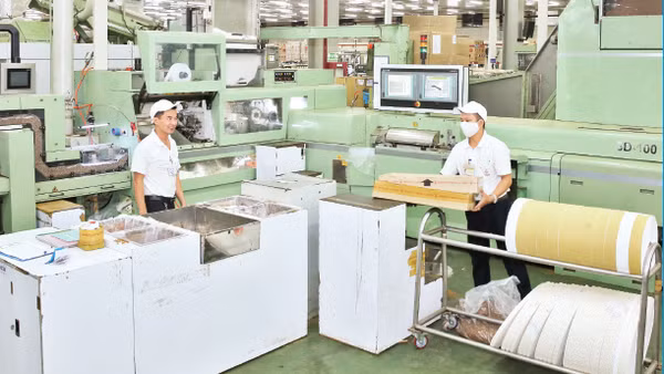 Dây chuyền sản xuất thuốc lá tại Công ty Thuốc lá Sài Gòn.