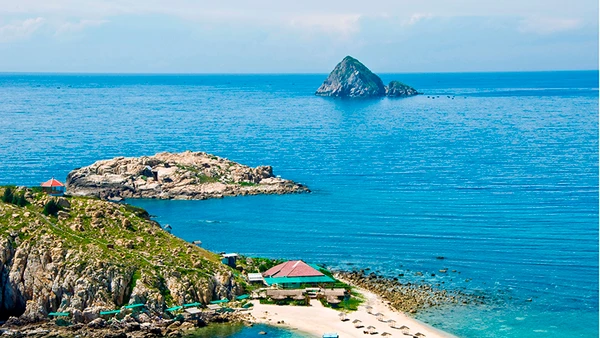 Hòn Nội-Hòn Ngoại đảo yến thiên nhiên Khánh Hòa.