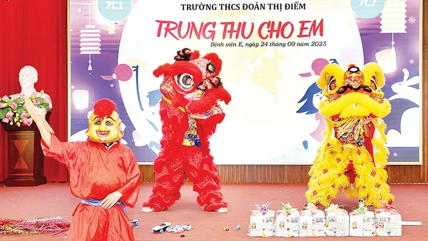 Một màn biểu diễn của Câu lạc bộ Lân sư rồng Tưởng Nghĩa Đường.