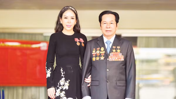 Bà Lê Nữ Thùy Dương cùng bố - doanh nhân, cựu chiến binh Lê Văn Kiểm.