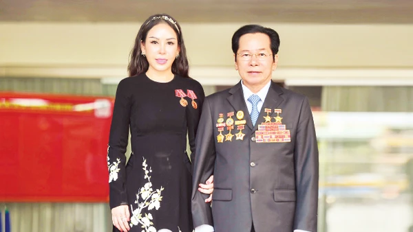 Bà Lê Nữ Thùy Dương cùng bố - doanh nhân, cựu chiến binh Lê Văn Kiểm.