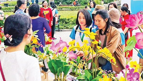 Không gian trưng bày các sản phẩm sáng tạo của nghệ nhân các làng nghề truyền thống.