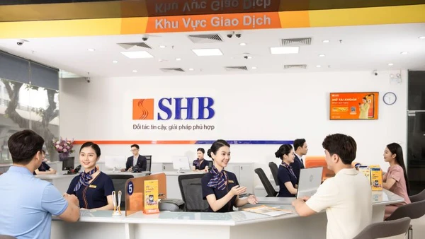 Giao dịch khách hàng tại chi nhánh ngân hàng SHB.