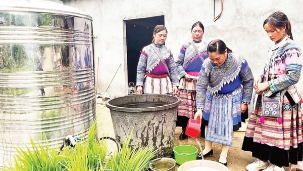 Tỷ lệ hộ gia đình sử dụng nước hợp vệ sinh đạt 95,3%. (Ảnh KIM THOA)