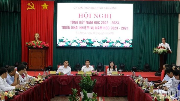 Quang cảnh Hội nghị tổng kết năm học 2022-2023, triển khai nhiệm vụ năm học 2023-2024 tại tỉnh Đắk Nông.