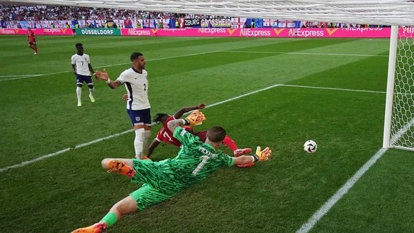 Tiền đạo Embolo ghi bàn mở tỉ số, mở ra cánh cửa vào bán kết cho đội tuyển Thụy Sĩ. (Ảnh: Reuters)