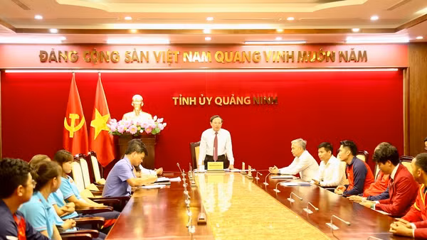 Tỉnh Quảng Ninh gặp mặt, khen thưởng các huấn luyện viên, vận động viên tham dự SEA Games 32.