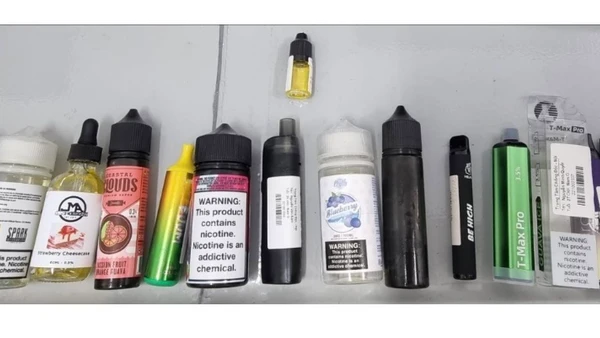 Thuốc lá điện tử luôn tiếp cận giới trẻ bằng những sản phẩm thiết kế bắt mắt, quảng cáo tinh vi.
