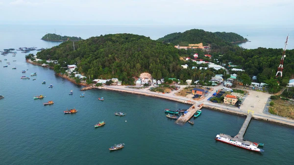 Toàn cảnh xã đảo biên giới Tiên Hải (TP Hà Tiên, tỉnh Kiên Giang) nhìn từ trên cao.