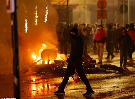 Bạo loạn đã xảy ra sau khi đội tuyển Bỉ thất bại 0-2 trước Maroc ở World Cup 2022. (Nguồn: Reuters)