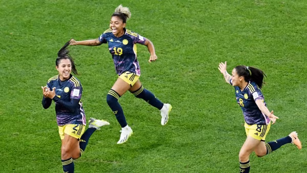 Niềm vui của các cầu thủ nữ Colombia trong trân thắng đội tuyển nữ Đức với tỷ số 2-1. (Ảnh: Getty)