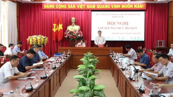 Bí thư Tỉnh ủy Đắk Lắk Nguyễn Đình Trung phát biểu tại hội nghị.