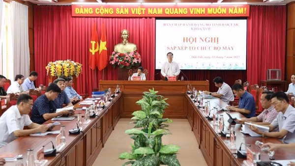 Bí thư Tỉnh ủy Đắk Lắk Nguyễn Đình Trung phát biểu tại hội nghị.