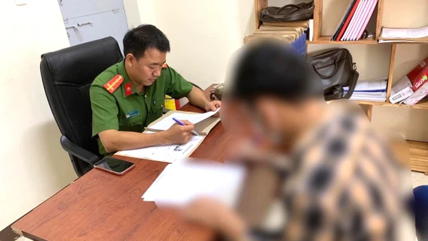 N.C.C tại cơ quan công an.