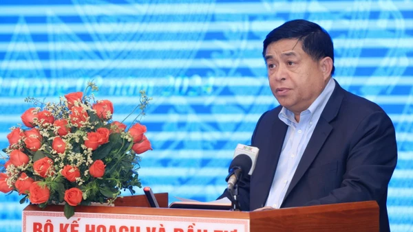 Bộ trưởng Kế hoạch và Đầu tư Nguyễn Chí Dũng công bố kết quả bỏ phiếu Quy hoạch Thủ đô Hà Nội thời kỳ 2021-2030, tầm nhìn đến 2050.