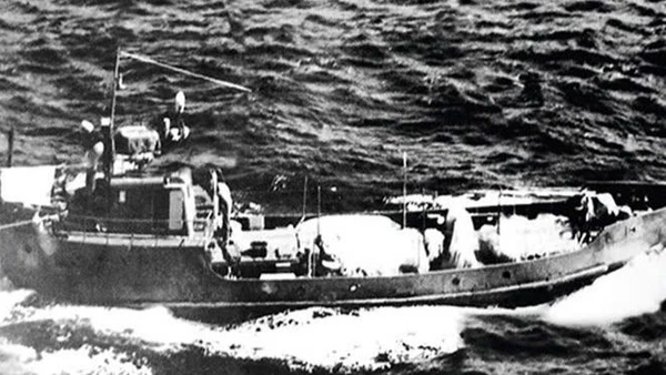 Một chiếc tàu Không số chuyển vũ khí, đạn dược vào miền nam. Ảnh tư liệu