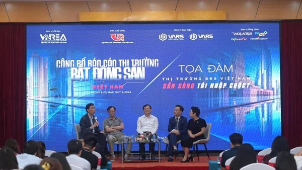 Các chuyên gia trao đổi tại sự kiện công bố báo cáo thị trường bất động sản quý I.