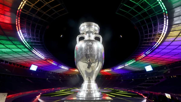 [EURO Quiz] Cúp EURO: Tên gọi, giá trị, chất liệu và những thông tin thú vị