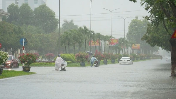 Ngày 18/9, mưa lớn gây ngập cục bộ tại nhiều tuyến đường nội thị tại thành phố Tam Kỳ, Quảng Nam.