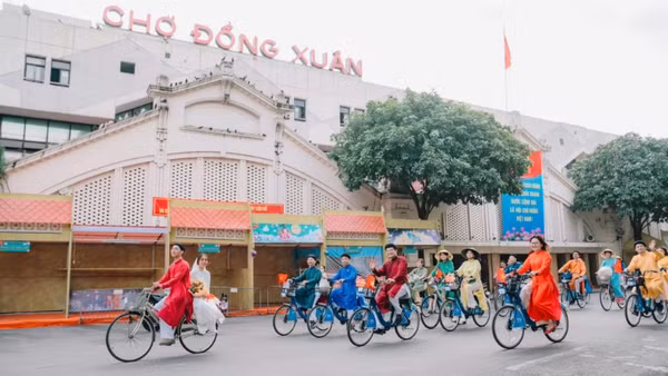 Quận Hoàn Kiếm đang ngày càng thu hút khách du lịch nhờ những nét đẹp văn hóa.