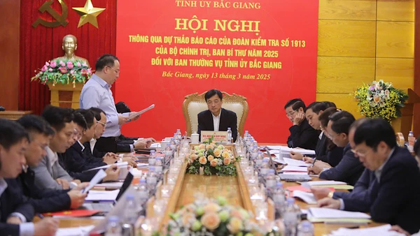 Đoàn công tác của Bộ chính trị làm việc tại Bắc Giang.