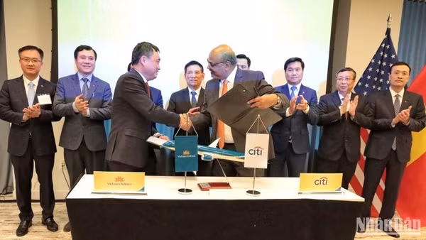 Vietnam Airlines và Ngân hàng Citi (Hoa Kỳ) ký Biên bản ghi nhớ (MOU) về cam kết tài trợ vốn trị giá từ 560 triệu USD trở lên cho các dự án đầu tư chiến lược của Vietnam Airlines.