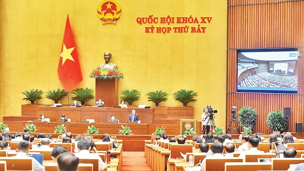 Phiên thảo luận tại hội trường về Quy hoạch Thủ đô Hà Nội thời kỳ 2021-2030, tầm nhìn đến năm 2050 và Đồ án điều chỉnh tổng thể Quy hoạch chung Thủ đô Hà Nội đến năm 2045, tầm nhìn đến năm 2065. (Ảnh ĐĂNG KHOA)