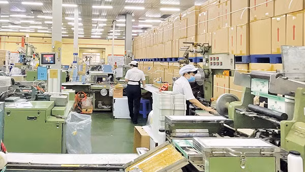 Sản xuất thuốc lá điếu tại Công ty Thuốc lá Sài Gòn (thành viên của Vinataba).