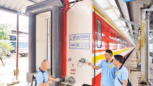 Hình ảnh toa tàu chạy tuyến Sài Gòn - Nha Trang.