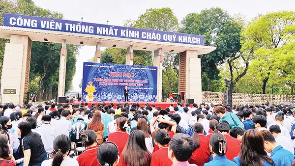 Kết nối lực lượng lao động trẻ với các doanh nghiệp, trường dạy nghề