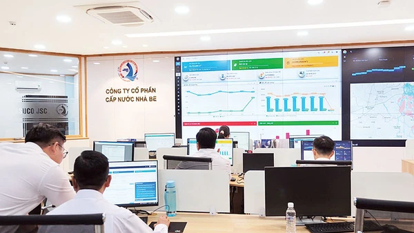 Công ty cổ phần Cấp nước Nhà Bè luôn chú trọng chuyển đổi số, đáp ứng dịch vụ chăm sóc khách hàng tốt nhất.