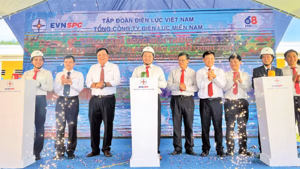 Công trình đường dây 220kV vượt biển Kiên Bình - Phú Quốc chính thức vận hành cấp điện áp 110kV giai đoạn 1 vào ngày 14/10/2022 sau 3 năm xây dựng.