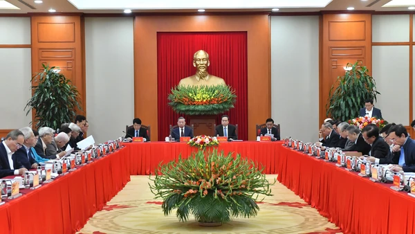 Dự Thảo Báo Cáo Tổng Kết 15 Năm Thi Hành Điều Lệ Đảng (2011-2025) Và Đề Xuất, Định Hướng Bổ Sung, Sửa Đổi Điều Lệ Đảng Quang Cảnh Hội Nghị Các Đồng Chí Nguyên Lãnh Đạo Đảng, Nhà Nước Góp Ý Kiến Vào Các Dự Thảo Văn Kiện Trình Đại Hội Xiv. (Ảnh: Đăng Khoa)