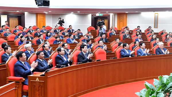 Các đồng chí lãnh đạo Đảng, Nhà nước và các đại biểu tham dự phiên bế mạc Hội nghị. (Ảnh: ĐĂNG KHOA)