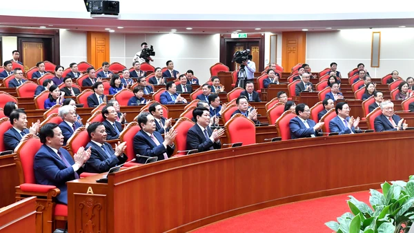 Các đồng chí lãnh đạo Đảng, Nhà nước và các đại biểu tham dự phiên bế mạc Hội nghị. (Ảnh: ĐĂNG KHOA)