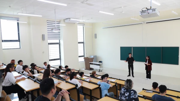 Sinh viên Đại học Quốc gia trên giảng đường (Ảnh minh họa)