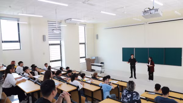 Sinh viên học tập tại giảng đường (Ảnh minh họa)