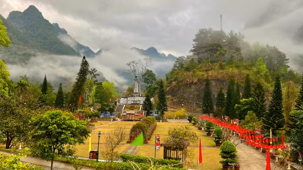 Phong cảnh nên thơ của núi rừng Pác Bó.