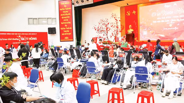 Nhiều bạn trẻ tham gia hiến máu tình nguyện, bổ sung nguồn máu phục vụ công tác điều trị và cấp cứu tại các bệnh viện.