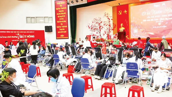 Nhiều bạn trẻ tham gia hiến máu tình nguyện, bổ sung nguồn máu phục vụ công tác điều trị và cấp cứu tại các bệnh viện.