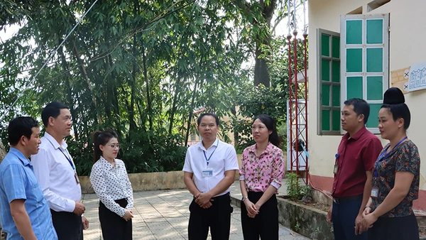 Hiện xã Thôm Mòn, huyện Thuận Châu có trên 80% là cán bộ người dân tộc.